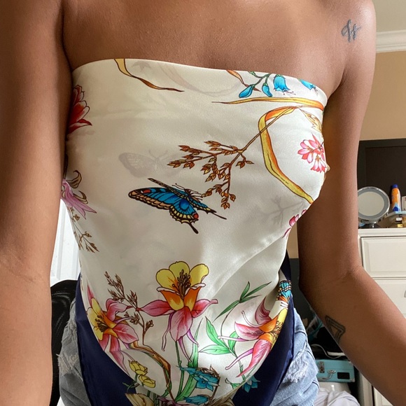 NEW Authentic Gucci silk scarf - Picture 4 of 10